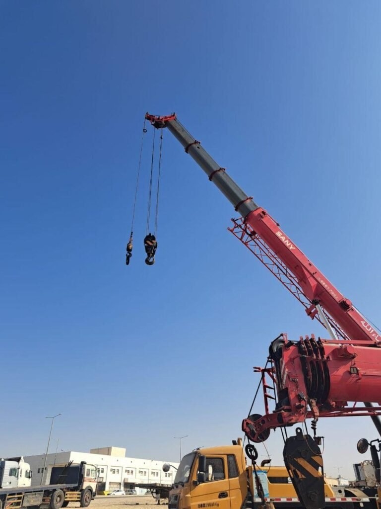 رافعة شوكية للإيجار في الرياض من شركة إتقان إس إم