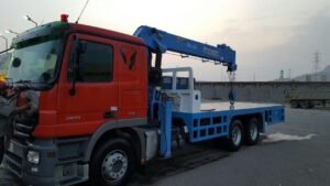 كرين متحرك يعمل في موقع بناء بالرياض